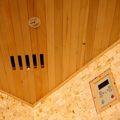 Saf Kanada Hemlock / Kırmızı Sedir Köşe Sauna Buhar Odası 6KW 220V Kaya Tuz Odası ile