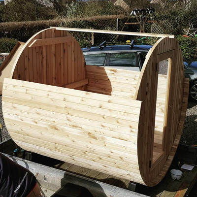 Açık Buhar Yuvarlak Varil Sauna Odası Aile İçin 6 Kişilik Kırmızı Sedir Varil Sauna Evi